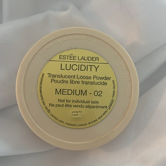 Estee Lauder Lucidity Loose Powder - Picture 3 of 4